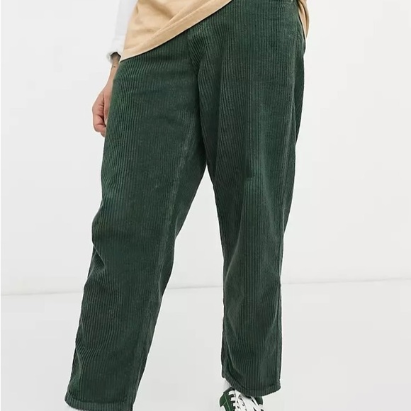 ASOS DESIGN relaxed tapered corduroy jeans in dark green - Picture 2 of 4